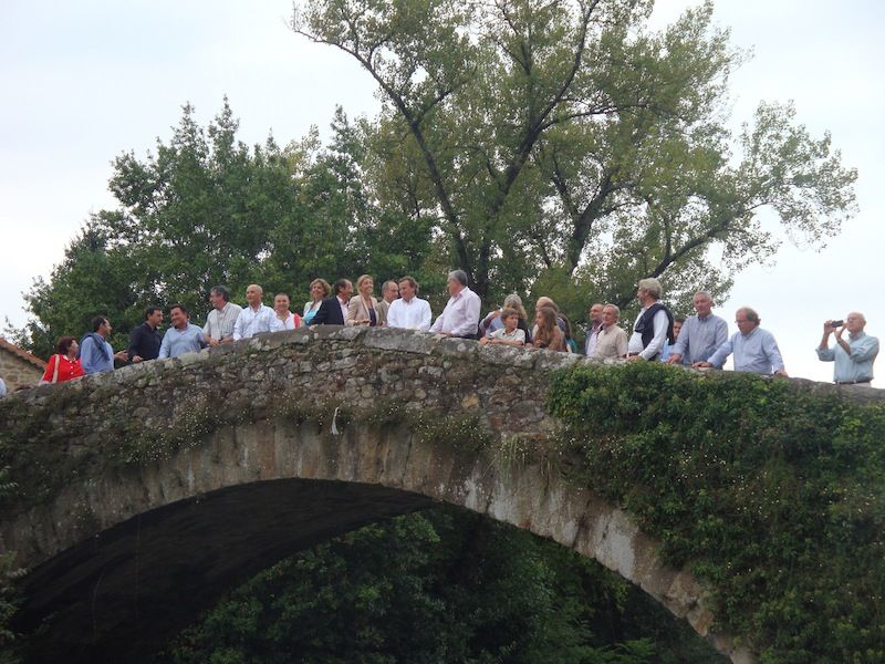 Fiscales en el Puente Romano de Liérganes