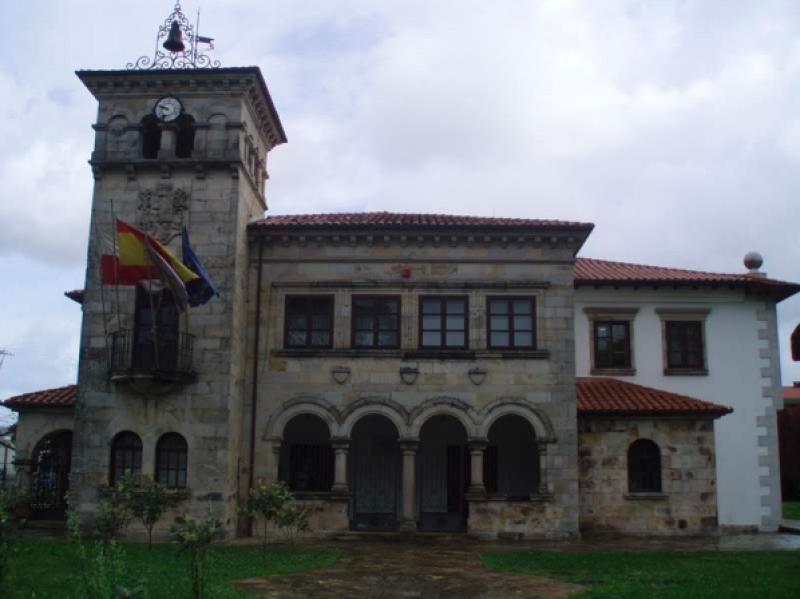 Se coloca la primera piedra del futuro geriátrico de Santa María de Cayón