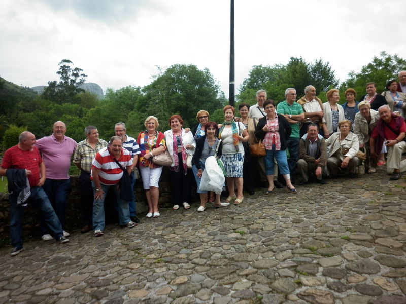 Valles Pasiegos recibe la visita de turistas llegados de Galdakano