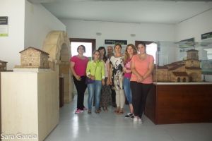 Visita del Taller de Empleo  a la Colegiata de Castañeda