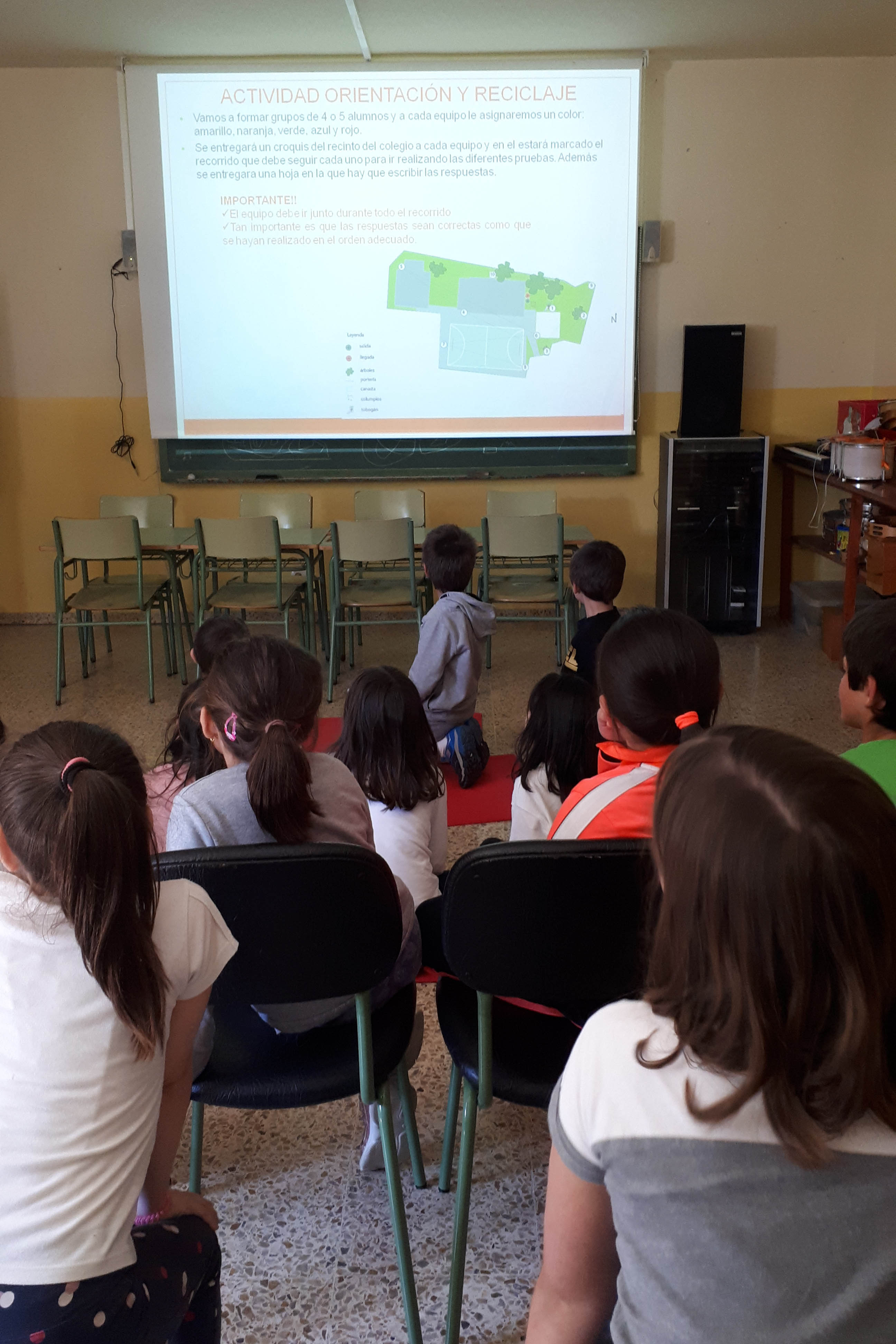 Talleres de orientación y reciclaje a los alumnos de infantil y primaria en Vega de Pas