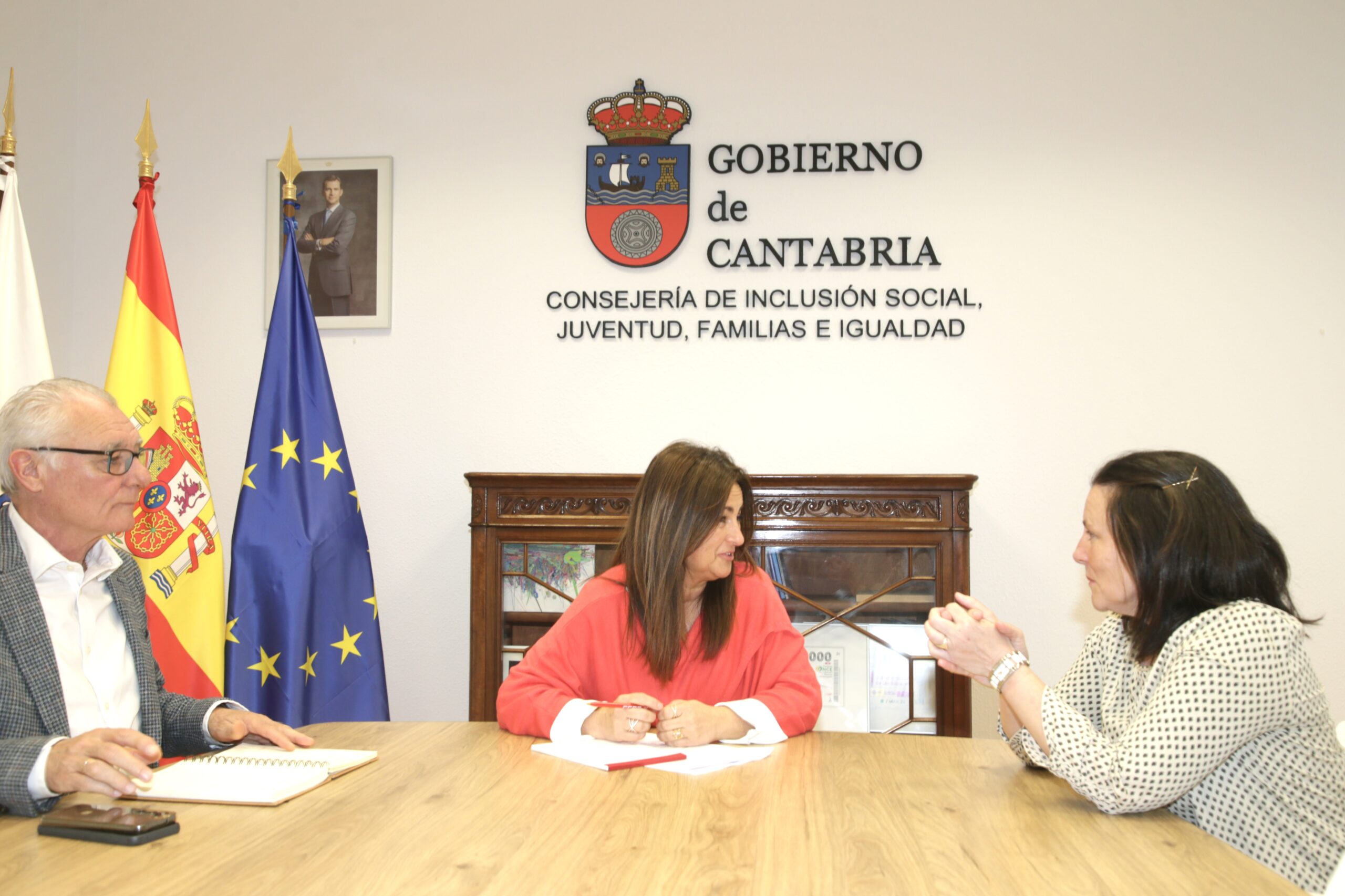 Gómez del Río analiza las posibles vías de colaboración