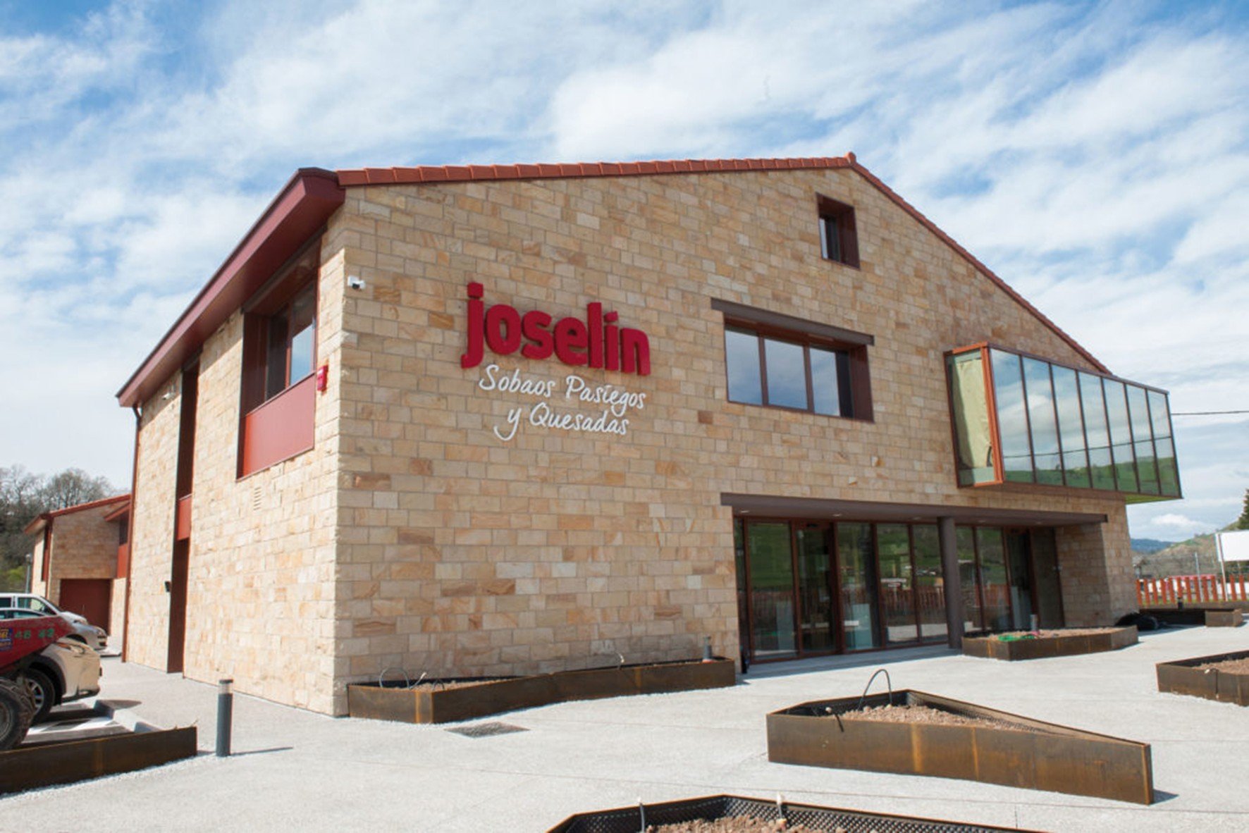 Participantes de la Lanzadera de Empleo visitan la fábrica de sobaos Joselín