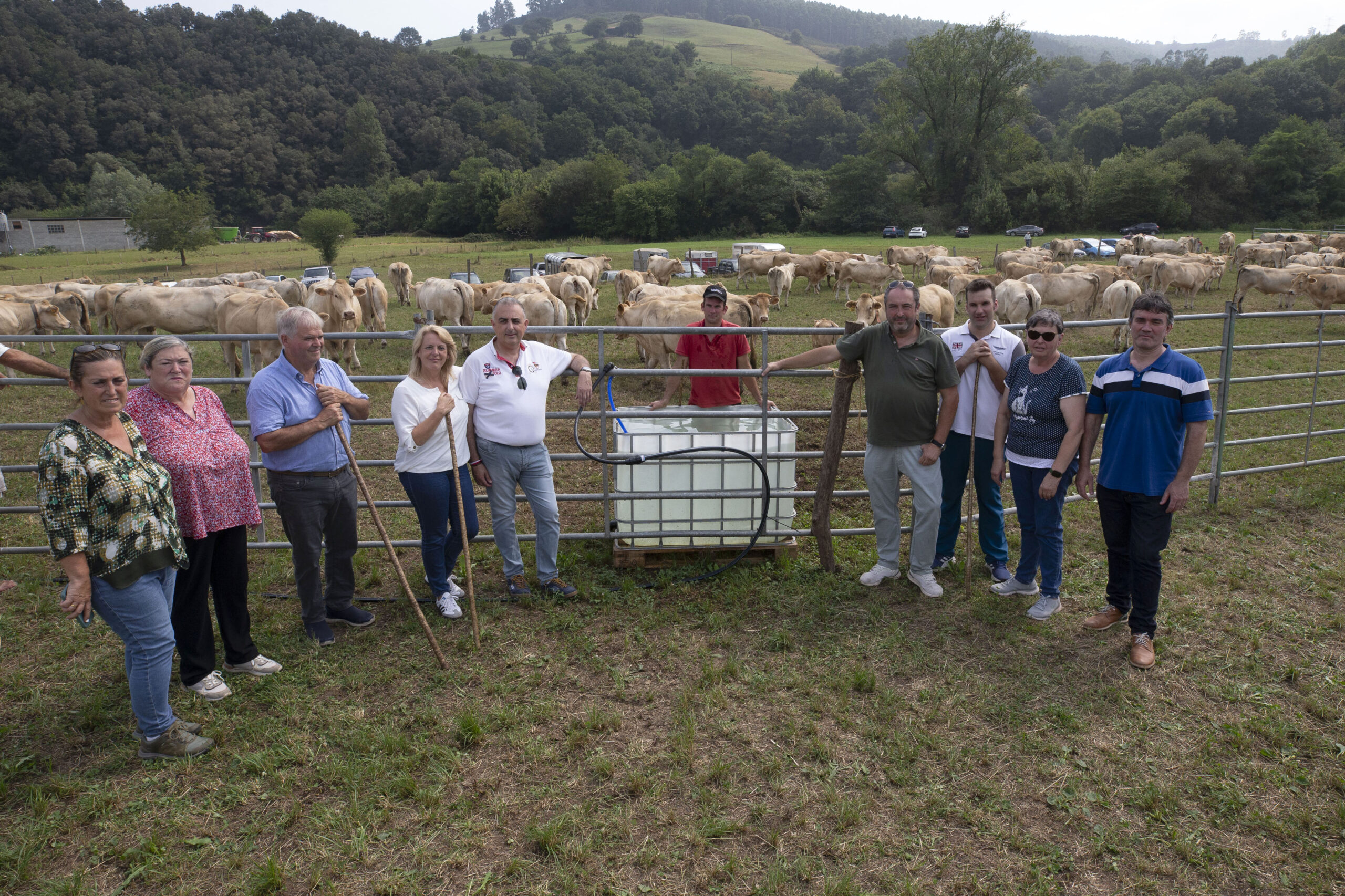 El Gobierno de Cantabria apoya la celebración de la feria ganadera del Llano de Penagos, «todo un éxito», con más de 1.200 animales