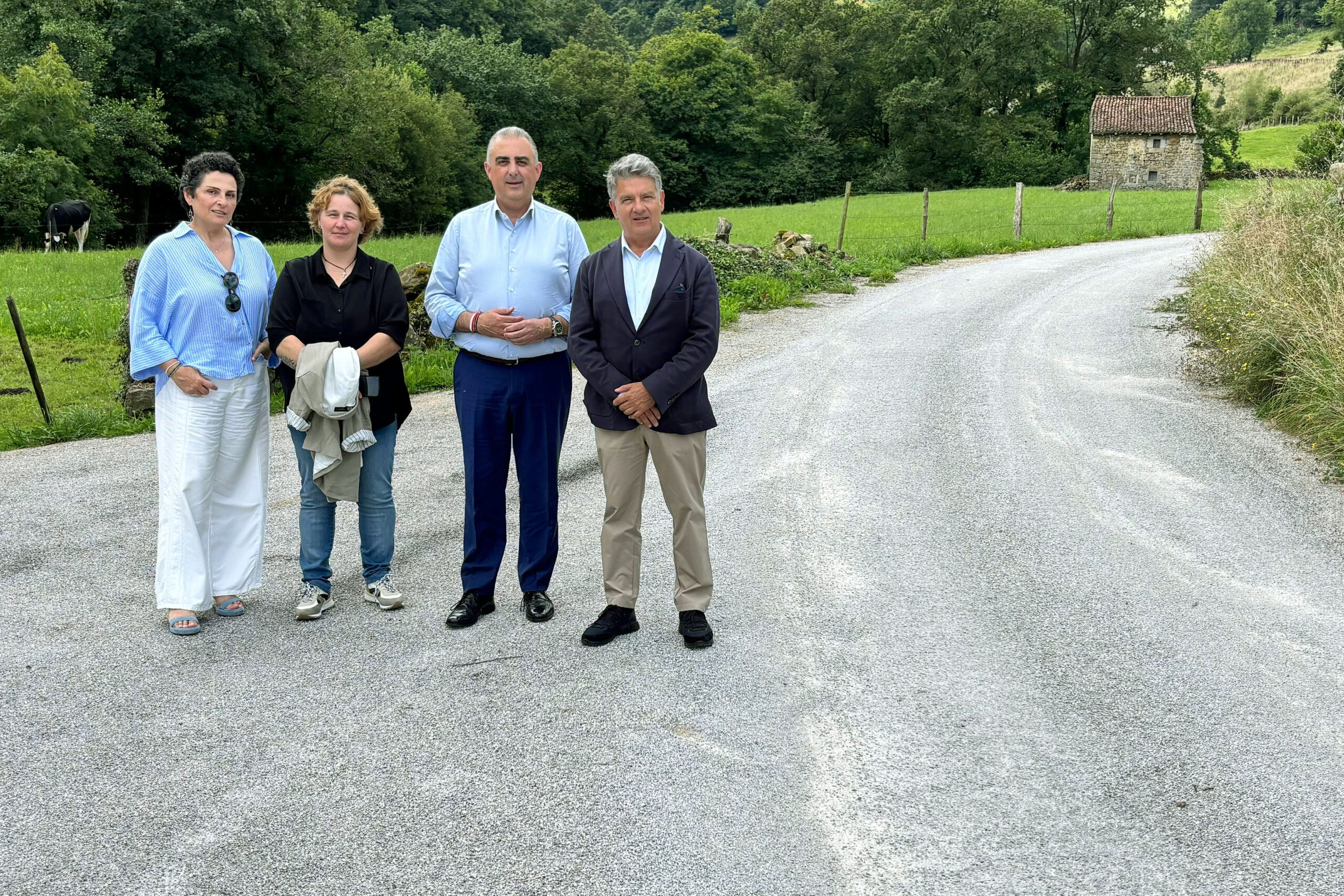 Media inaugura la mejora de varios caminos en Selaya