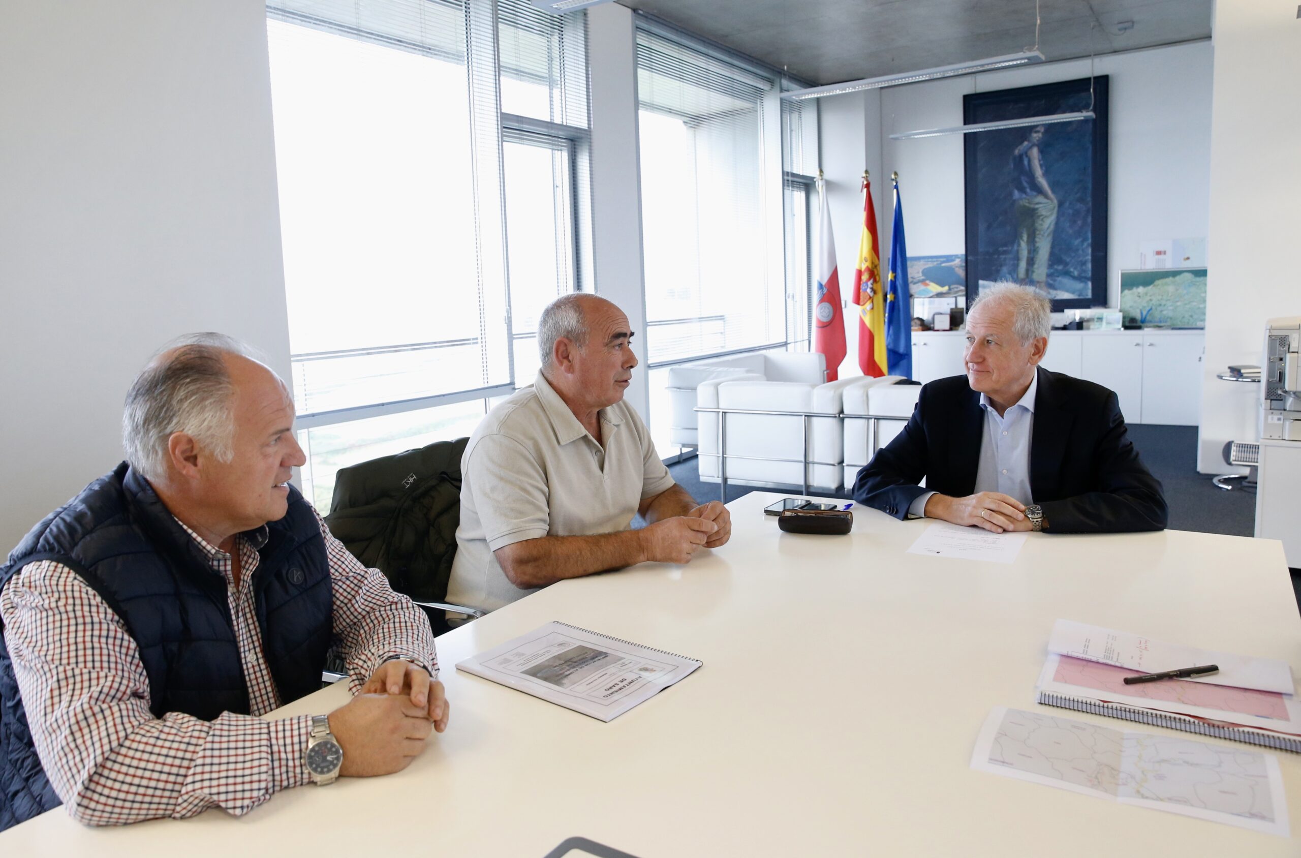 El Gobierno y el Ayuntamiento de Saro colaborarán para mejorar el alumbrado del municipio